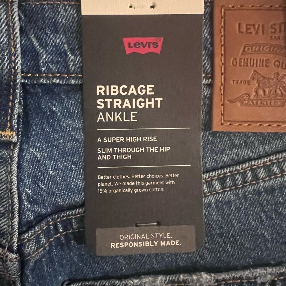 Levi's Ribcage Straight Ankle Jeans
